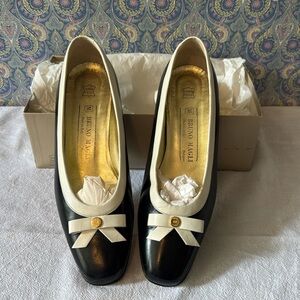 Vtg Bruno Magli JENNY Navy SZ8 Bow Front Flats